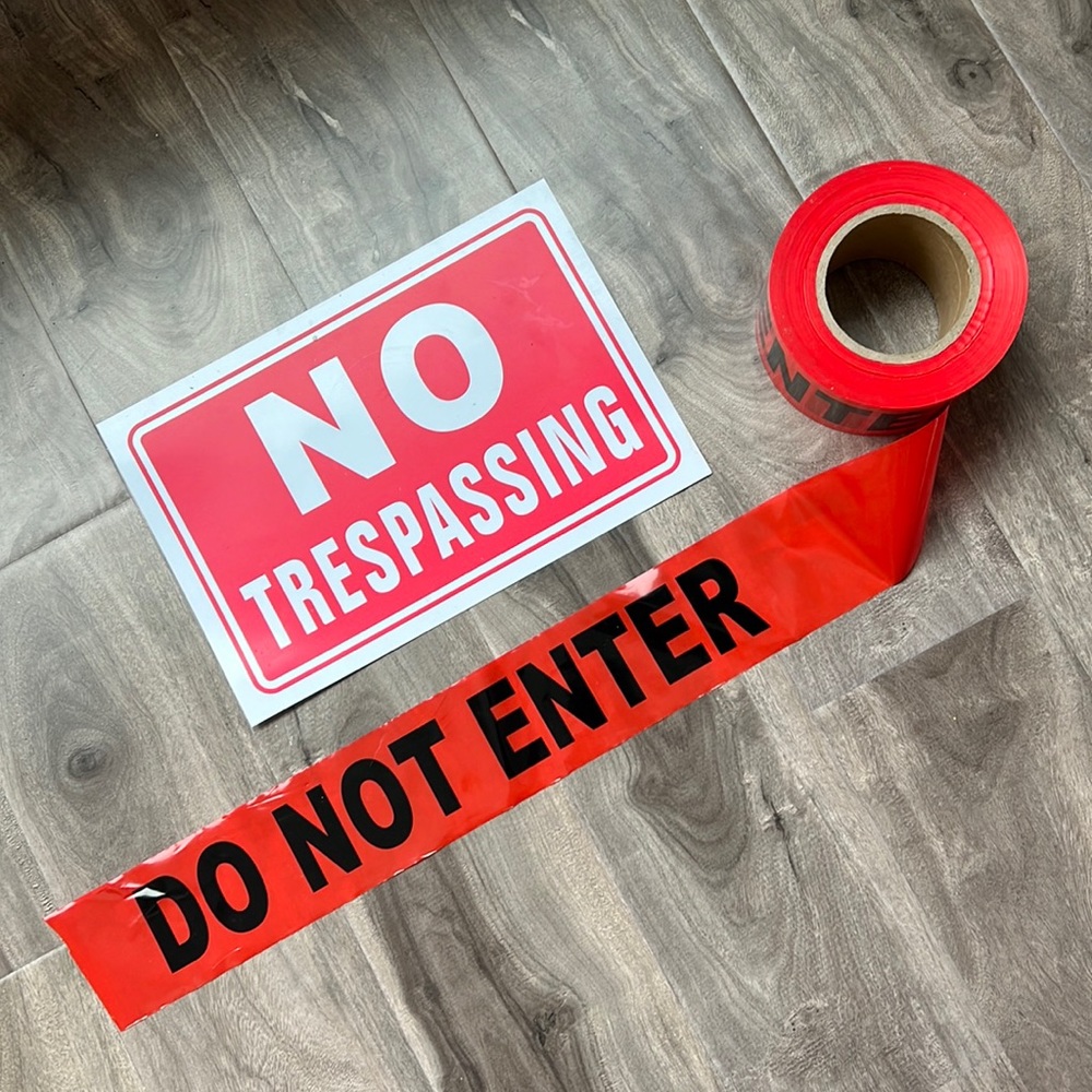 🎁4/$25 - SIGNAGE - no trespassing / do not enter - great for theme parties 🎈